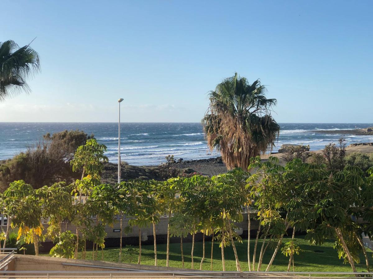 alquilaencanarias El Medano Los Martines frente playa Exterior foto